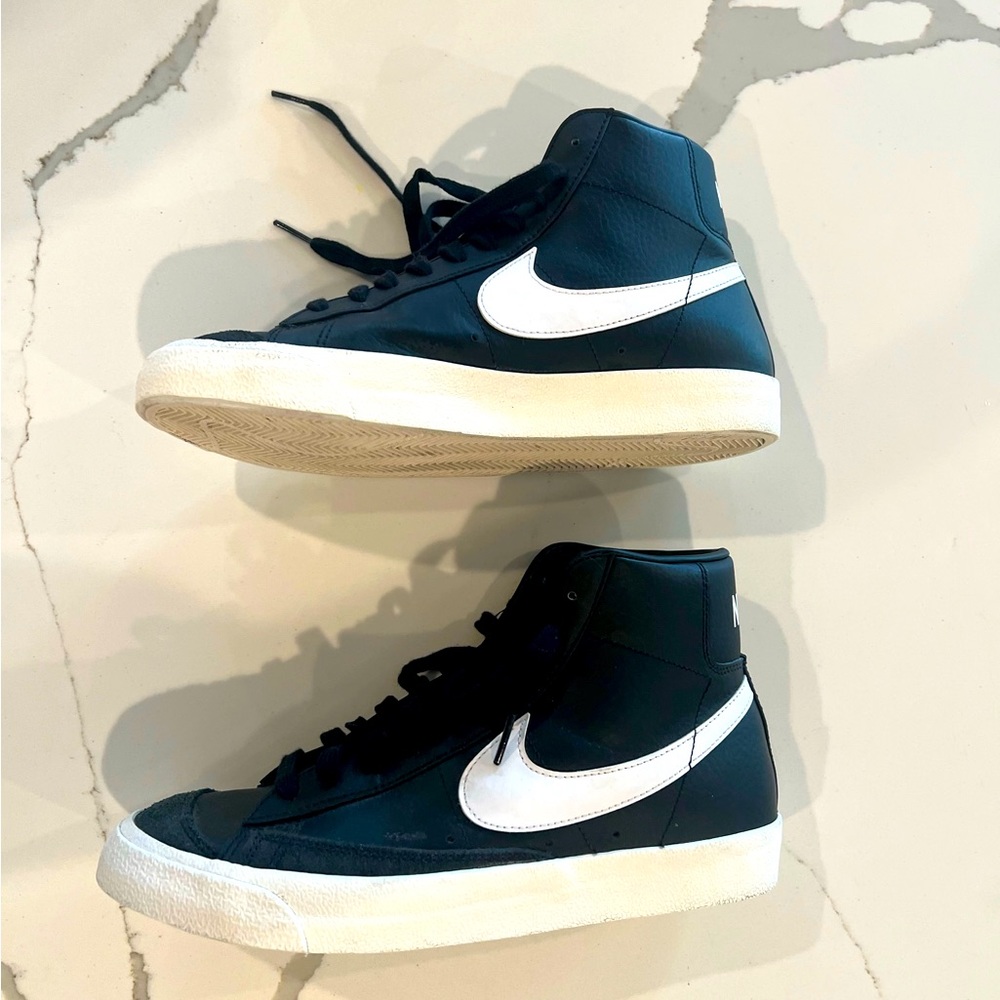 Nike Black and White Blazers size 9